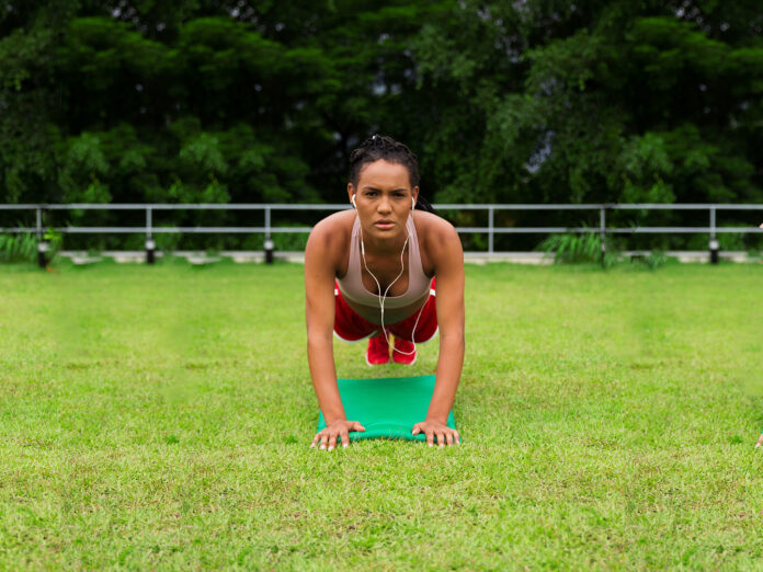 Mulher fazendo exercício