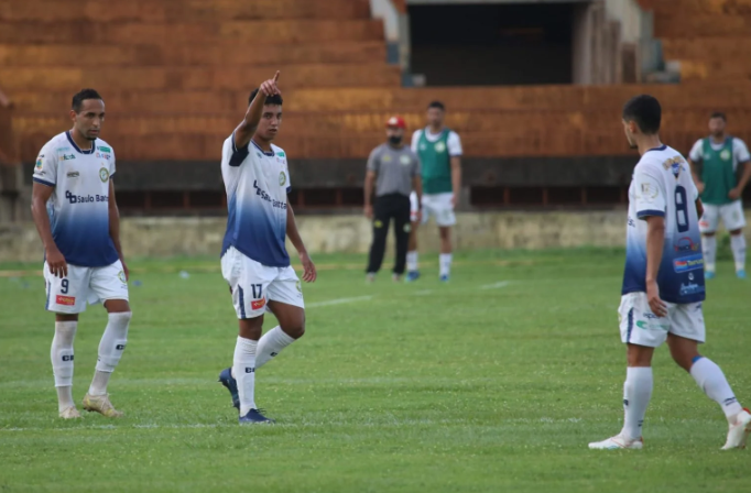 Operário bate Naviraiense e reassume a ponta do campeonato estadual Operário bate Naviraiense e reassume a ponta do campeonato estadual
