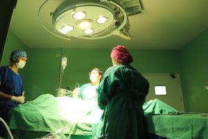 Crianças com deformidades ortopédicas tem vidas transformadas com cirurgias e tratamentos em CG