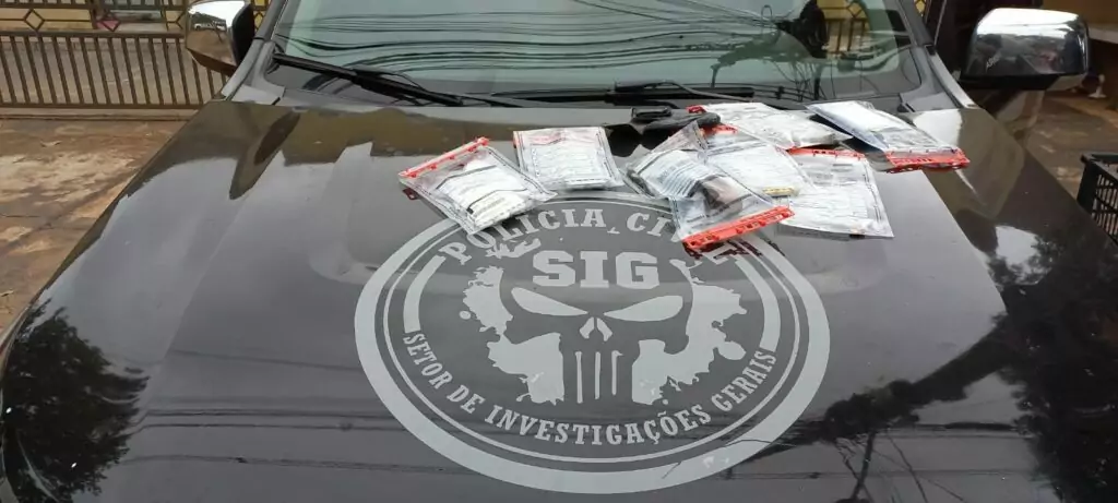 Suspeito morre em confronto com policiais em operação contra o tráfico de drogas e armas deflagrada hoje em Dourados Suspeito morre em confronto com policiais em operação contra o tráfico de drogas e armas deflagrada hoje em Dourados