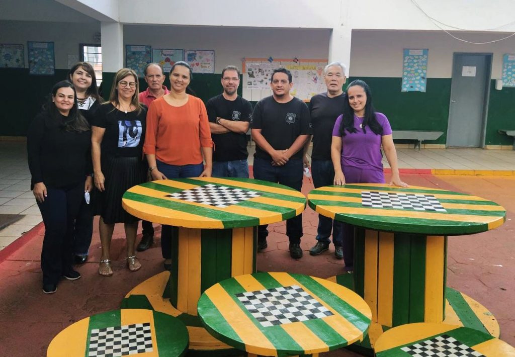 Jogos de tabuleiro feitos em presídio reforçam ensino em escola de Paranaíba