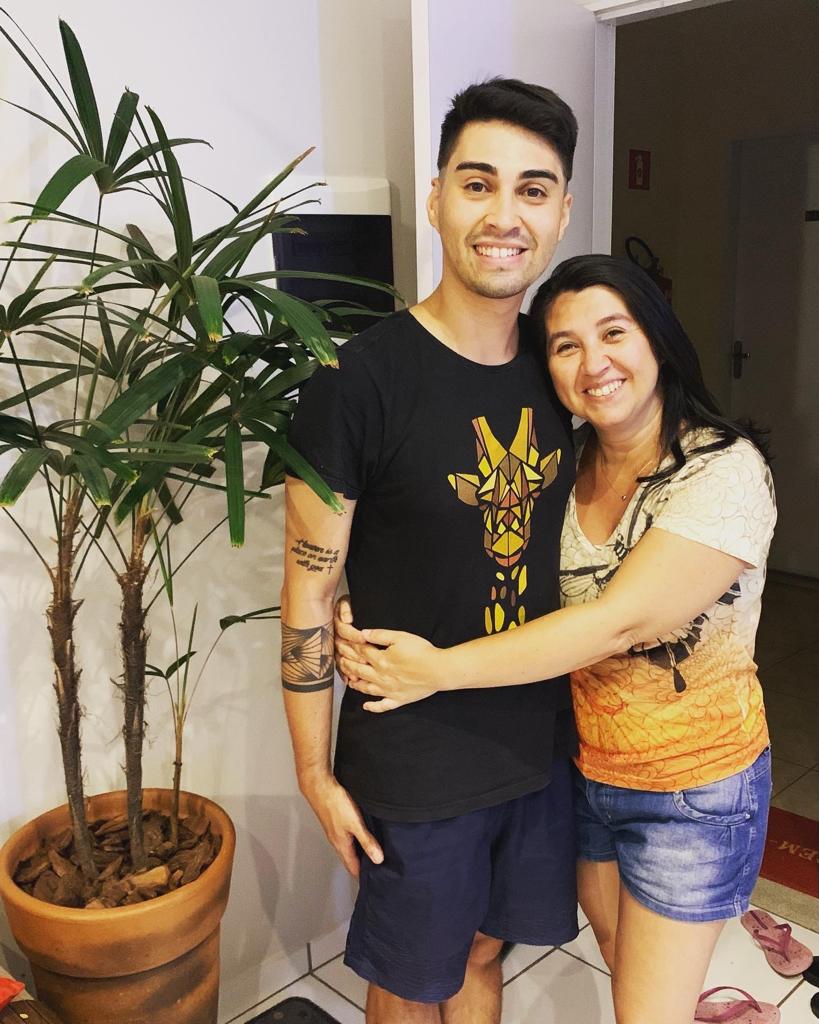 Mãe: "Minha história é incomum. Olho para trás e não acredito", diz mãe de três com diferença de idade e prematuros Mãe: "Minha história é incomum. Olho para trás e não acredito", diz mãe de três com diferença de idade e prematuros
