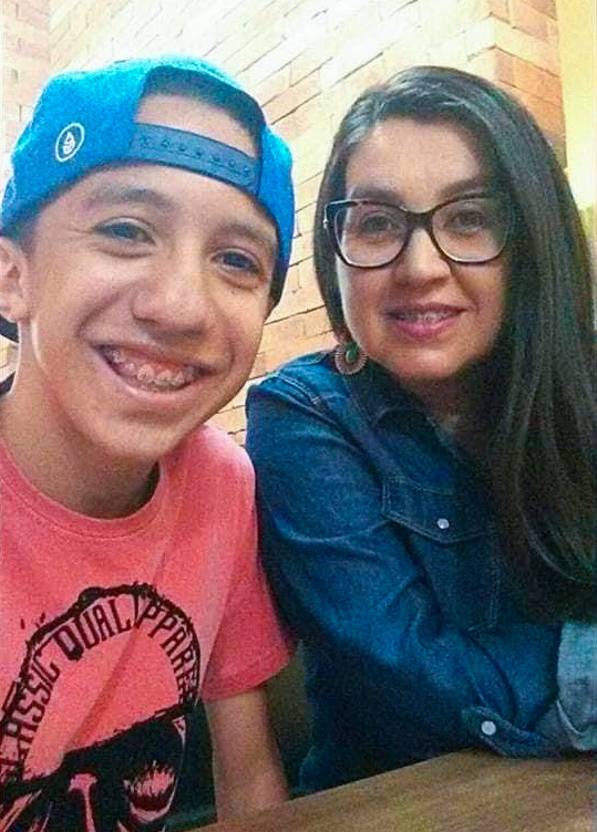 Mãe: "Minha história é incomum. Olho para trás e não acredito", diz mãe de três com diferença de idade e prematuros Mãe: "Minha história é incomum. Olho para trás e não acredito", diz mãe de três com diferença de idade e prematuros