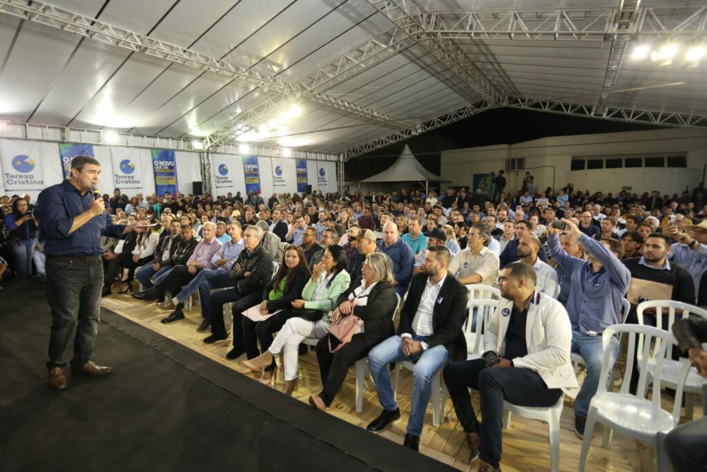 Ato em apoio a pré-candidato ao governo reúne 500 vereadores dos 79 municípios de MS Ato em apoio a pré-candidato ao governo reúne 500 vereadores dos 79 municípios de MS