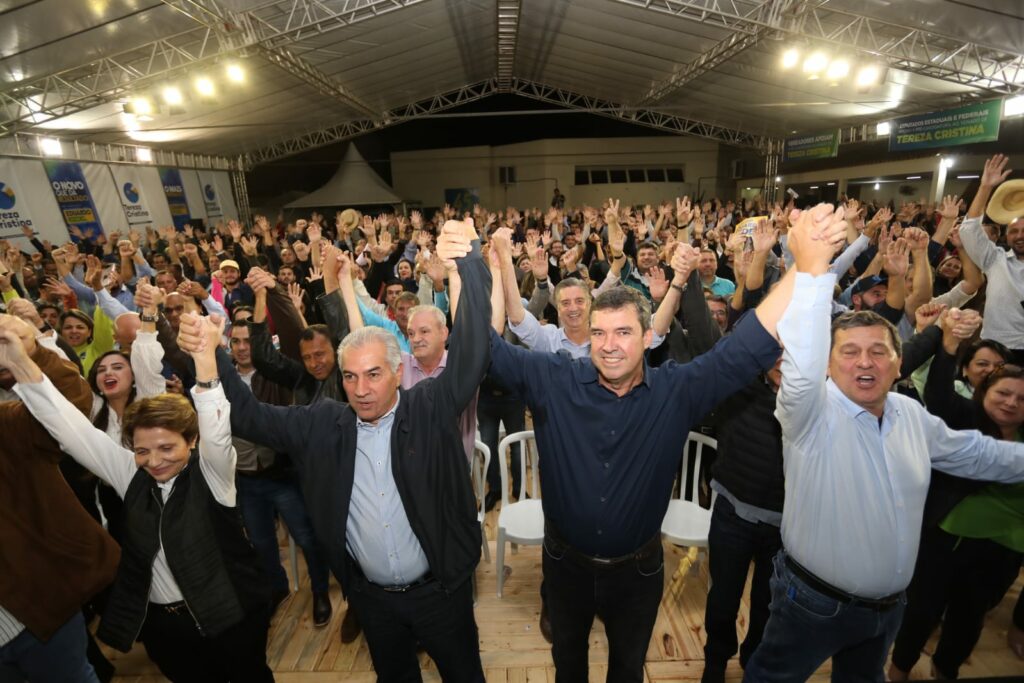 Ato em apoio a pré-candidato ao governo reúne 500 vereadores dos 79 municípios de MS Ato em apoio a pré-candidato ao governo reúne 500 vereadores dos 79 municípios de MS