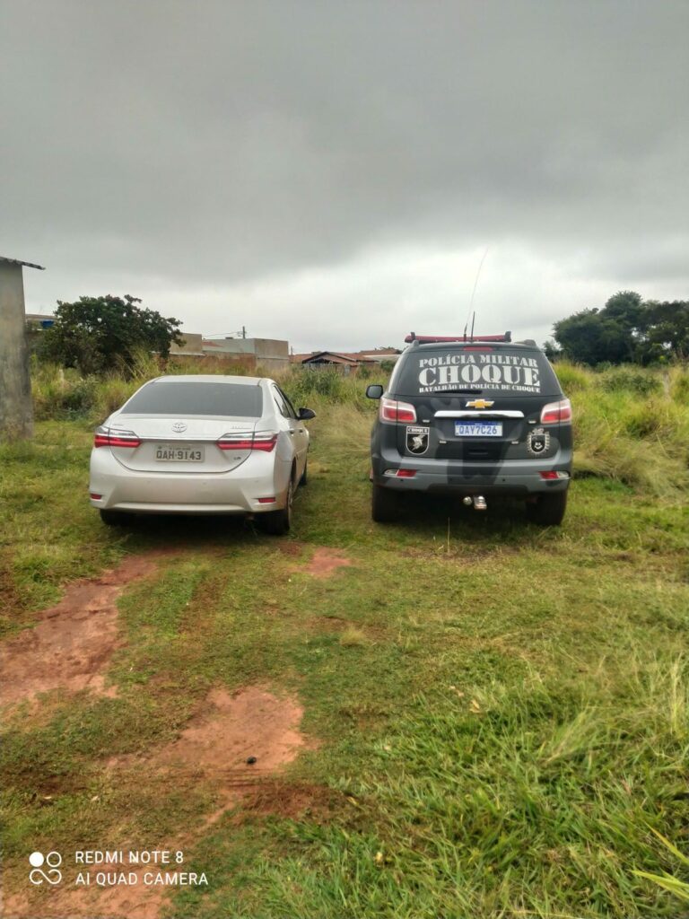 Choque persegue e prende assaltantes após roubarem veículo no Jardim Itamaracá nesta manhã Choque persegue e prende assaltantes após roubarem veículo no Jardim Itamaracá nesta manhã