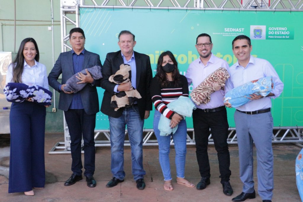 Estado entrega 14 mil cobertores para Campo Grande que promete entrega imediata Estado entrega 14 mil cobertores para Campo Grande que promete entrega imediata