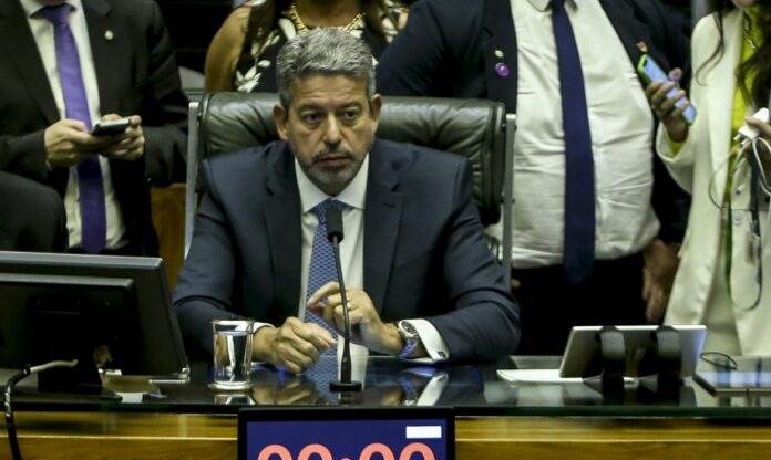 Câmara dos Deputados realiza sessão plenária semipresencial