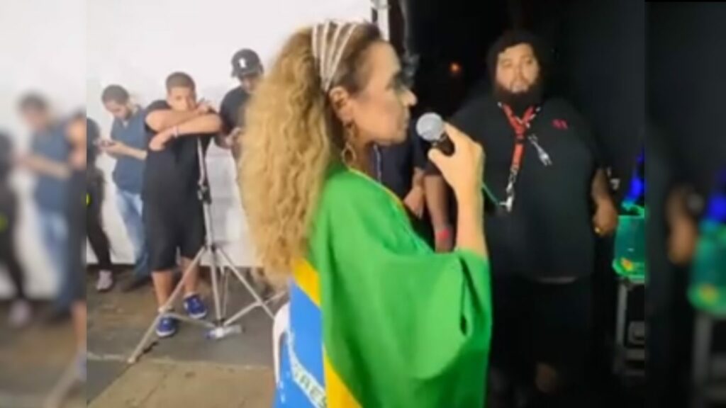 Artistas anti-Bolsonaro passam a vestir as cores ou a bandeira do Brasil