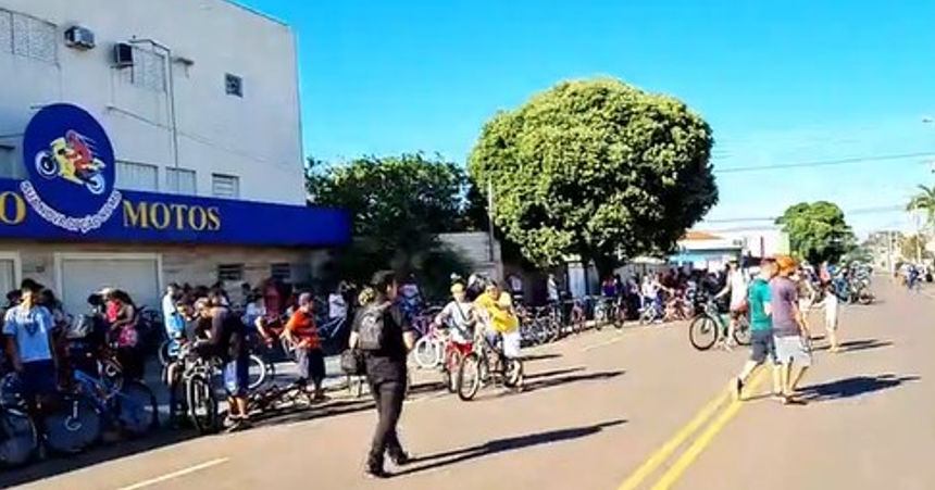 Dia do trabalhador é marcado com passeio ciclístico e apoiadores de Bolsonaro Dia do trabalhador é marcado com passeio ciclístico e apoiadores de Bolsonaro