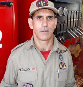 Subtenente dos bombeiros de MS morre após bater moto em veículo Subtenente dos bombeiros de MS morre após bater moto em veículo