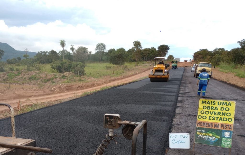 Pavimentação próxima ao distrito de Cipolândia começa a receber capa asfáltica Pavimentação próxima ao distrito de Cipolândia começa a receber capa asfáltica