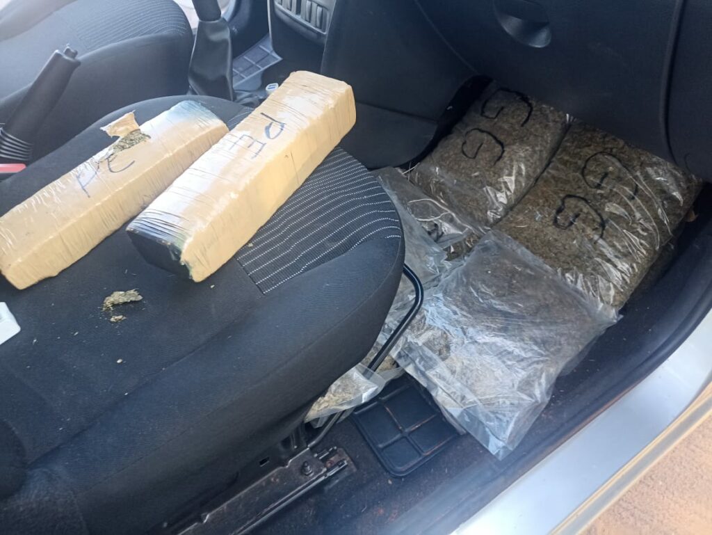 Rapaz de 25 anos é flagrado trazendo carga de maconha e skank para Capital Rapaz de 25 anos é flagrado trazendo carga de maconha e skank para Capital