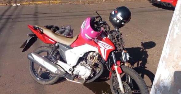 Colisão entre carro e moto deixa casal ferido no centro de Dourados Colisão entre carro e moto deixa casal ferido no centro de Dourados