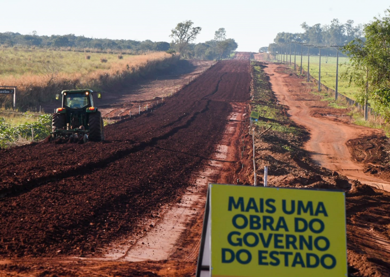 Durante vistoria na MS-338, governador destaca integração de regiões produtoras Durante vistoria na MS-338, governador destaca integração de regiões produtoras