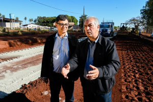 Durante vistoria na MS-338, governador destaca integração de regiões produtoras Durante vistoria na MS-338, governador destaca integração de regiões produtoras