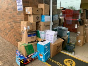 Colégio Adventista entrega 11 mil peças de roupas para entidades assistenciais