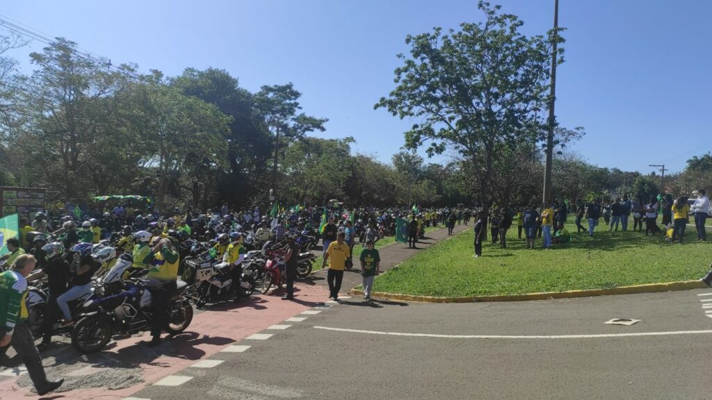 Apoiadores de Bolsonaro já se concentram para motociata sendo revistados por Segurança