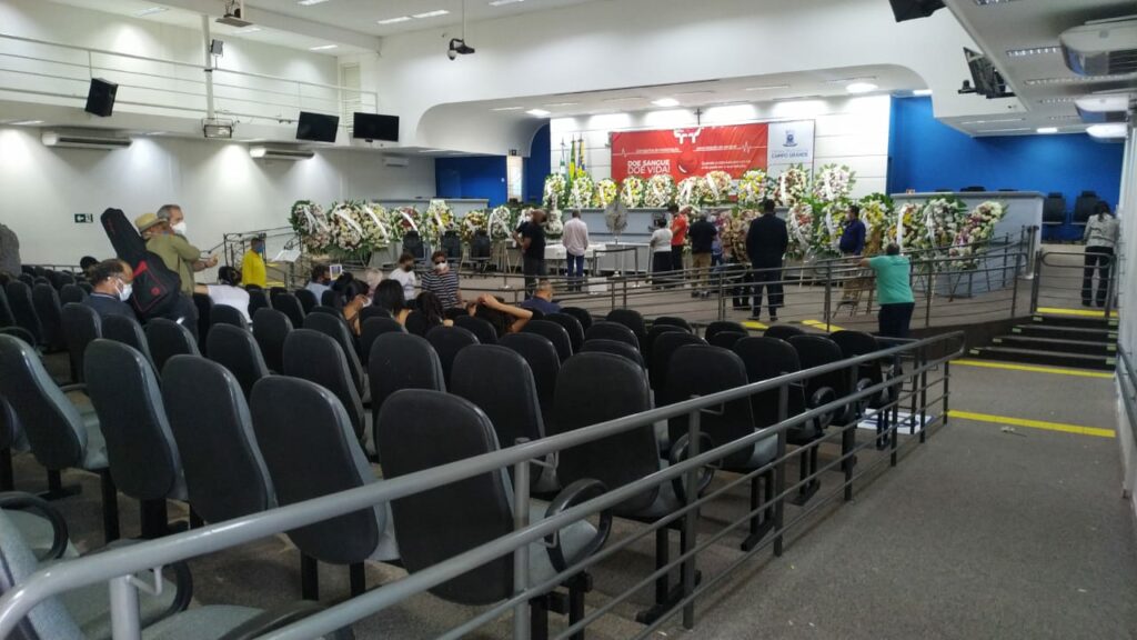 Publicado luto oficial, por três dias, pelo falecimento de Delinha Publicado luto oficial, por três dias, pelo falecimento de Delinha