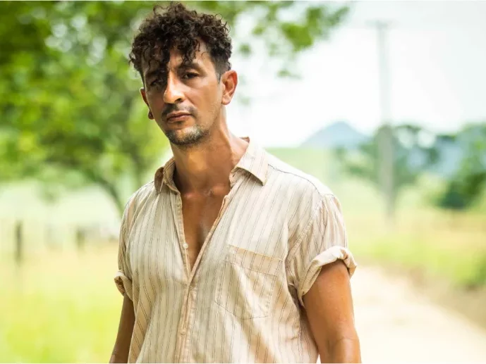 Cantor e ator Almir Sater, o Eugênio na novela 'Pantanal', é parado em blitz da PM de Aquidauana