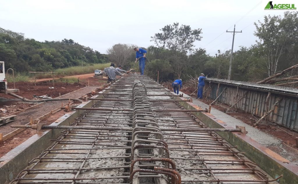Obra de asfalto no Capão Seco segue em várias frentes de trabalho na MS-258 Obra de asfalto no Capão Seco segue em várias frentes de trabalho na MS-258