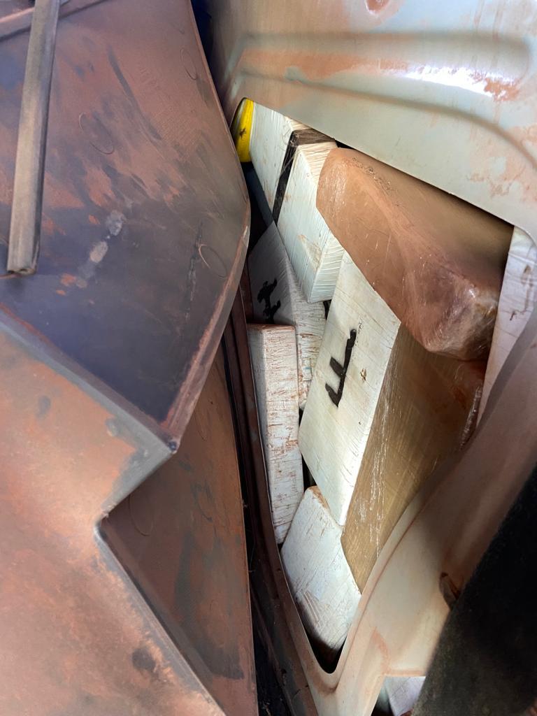 PF prende um e apreende 35 kg de cocaína pura em veículo na divisa MS/SP PF prende um e apreende 35 kg de cocaína pura em veículo na divisa MS/SP