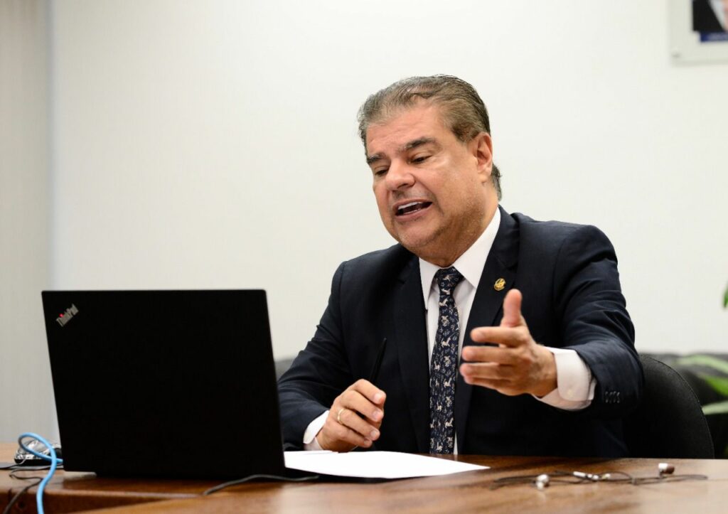 Senador Nelsinho pede apoio do Ministério do Meio Ambiente para prevenção a incêndios no Pantanal Senador Nelsinho pede apoio do Ministério do Meio Ambiente para prevenção a incêndios no Pantanal