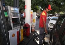 Gasolina fica R$ 0,20 mais barata e diesel, R$ 0,40, nas refinarias