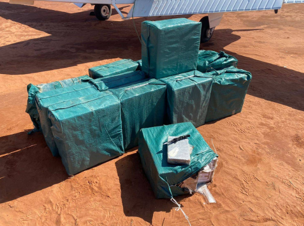 FAB intercepta aeronave carregada com 500 quilos de drogas em MS