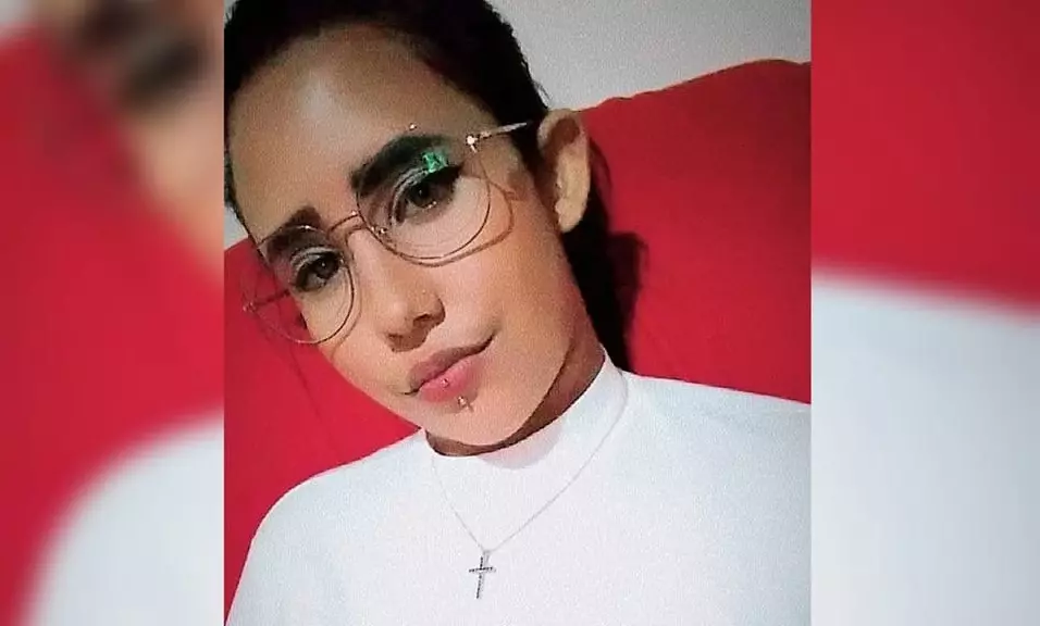 Jovem morre em MS após infecção de piercing aplicado nos lábios Jovem morre em MS após infecção de piercing aplicado nos lábios