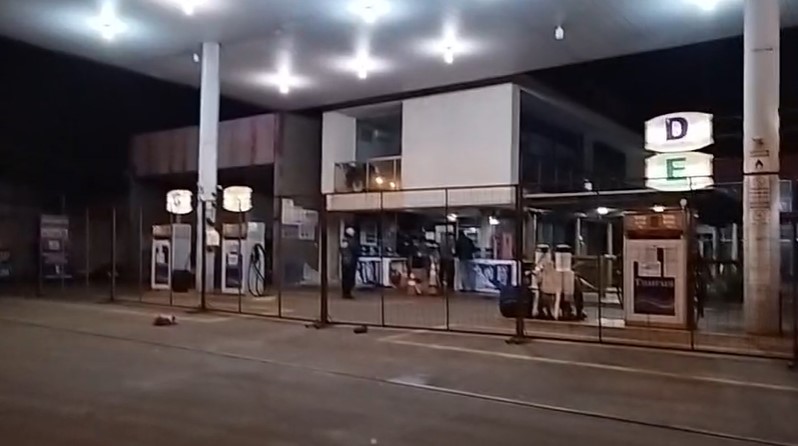 Após tentativa de furto e cárcere privado, homem morre em confronto Após tentativa de furto e cárcere privado, homem morre em confronto