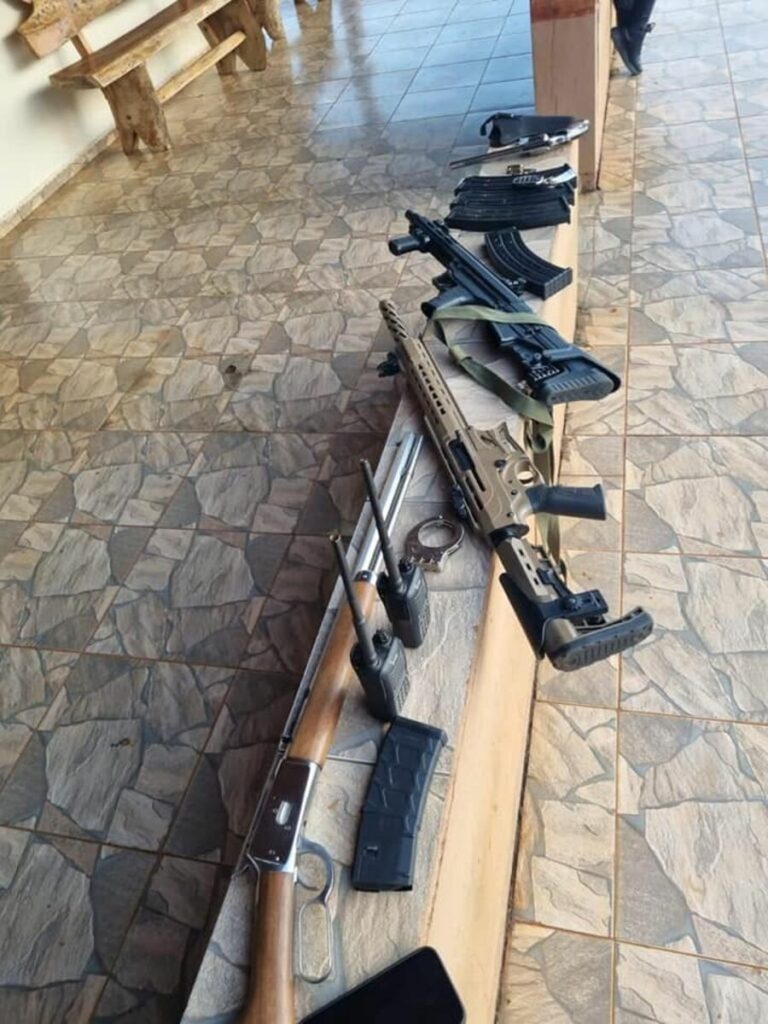 Armamento 'pesado' é apreendido na fronteira com trio preso perto de MS Armamento 'pesado' é apreendido na fronteira com trio preso perto de MS