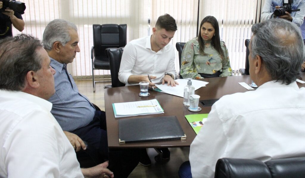 Assinado convênio para maior investimento da história do Hospital de Rio Brilhante