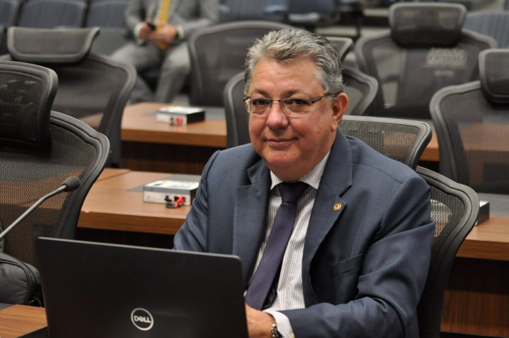 PL incluindo noções básicas de direito constitucional nas escolas de MS é aprovado na AL-MS PL incluindo noções básicas de direito constitucional nas escolas de MS é aprovado na AL-MS