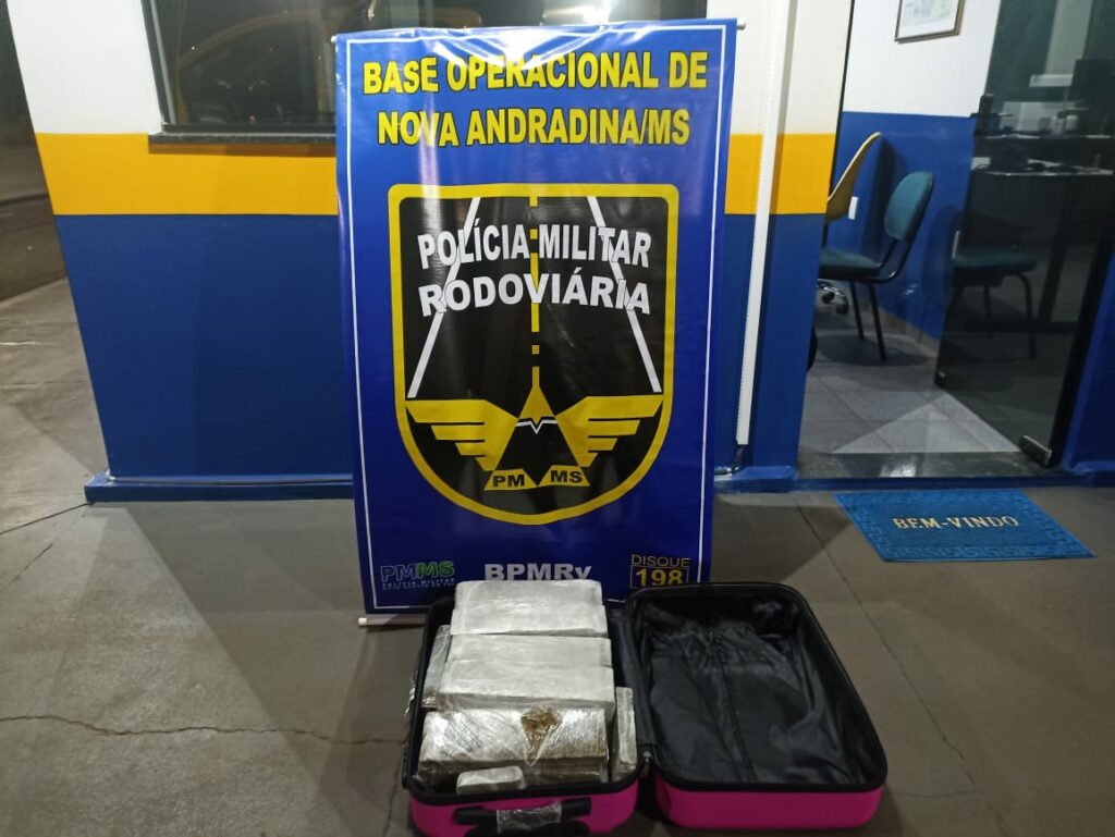 PMR apreende em cidade de MS mala de droga em veículo de transporte coletivo PMR apreende em cidade de MS mala de droga em veículo de transporte coletivo