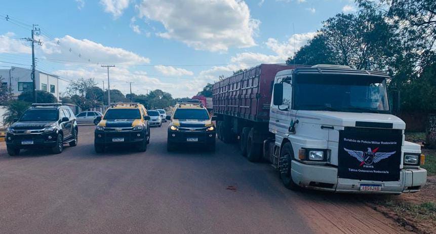Polícias prendem dois com 4,5 toneladas de drogas em rodovia de MS