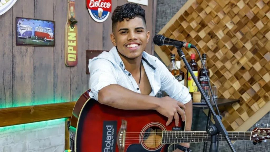 Sertanejo adolescente abre eventos de Agosto na Feira Central Sertanejo adolescente abre eventos de Agosto na Feira Central