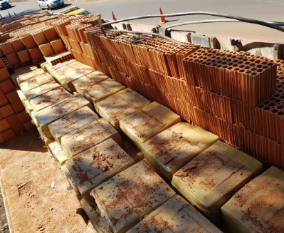 VÍDEO: polícia apreende 5,3 toneladas de maconha escondidas em carga de tijolos