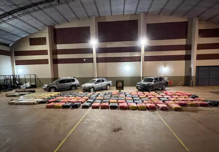Cerca de 18 toneladas de maconha são apreendidas em acampamentos do tráfico