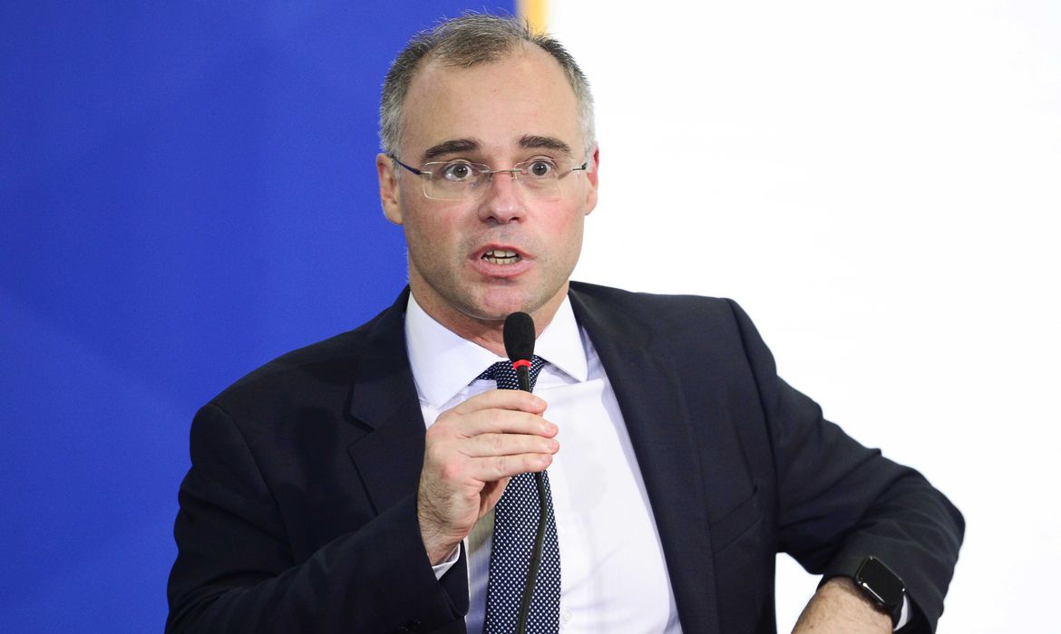 Ministro pede vista em casos envolvendo presidente no stf
