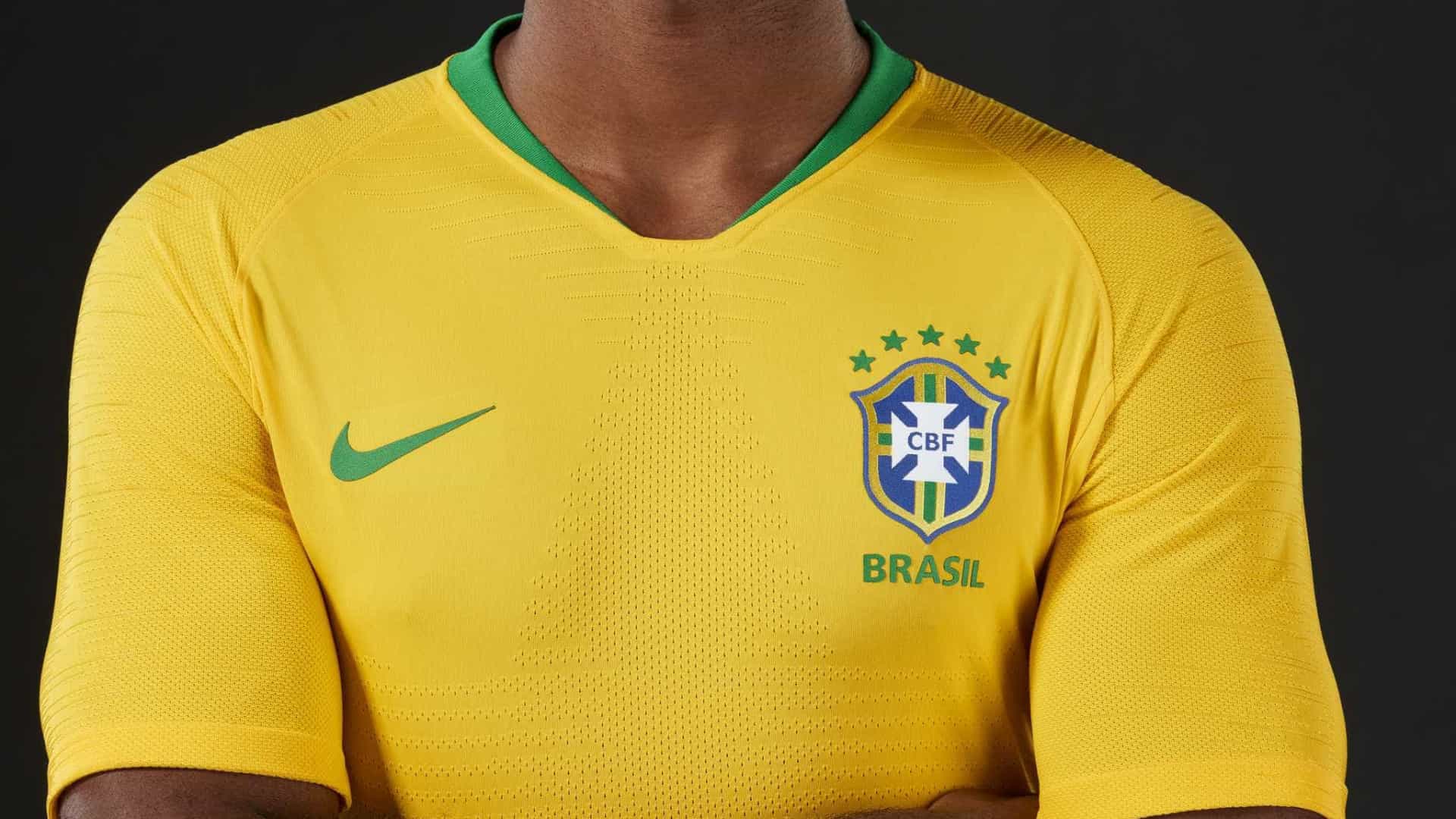 Empresa proíbe nomes de políticos e 'mito' na camisa da seleção para a copa