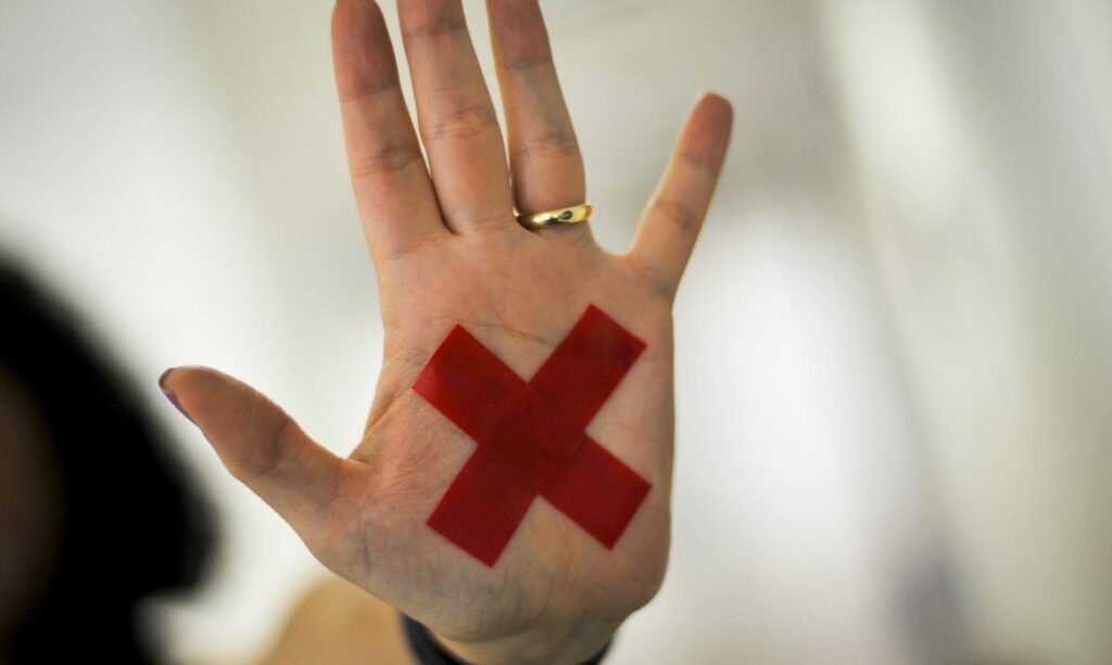 Agosto Lilás reforça que nenhuma mulher deve sofrer em silêncio Agosto Lilás reforça que nenhuma mulher deve sofrer em silêncio