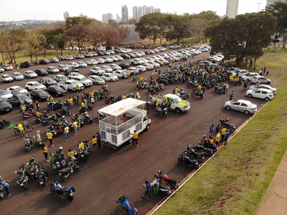 Apoiadores de Bolsonaro começam a se reunir para manifestação na Capital Apoiadores de Bolsonaro começam a se reunir para manifestação na Capital
