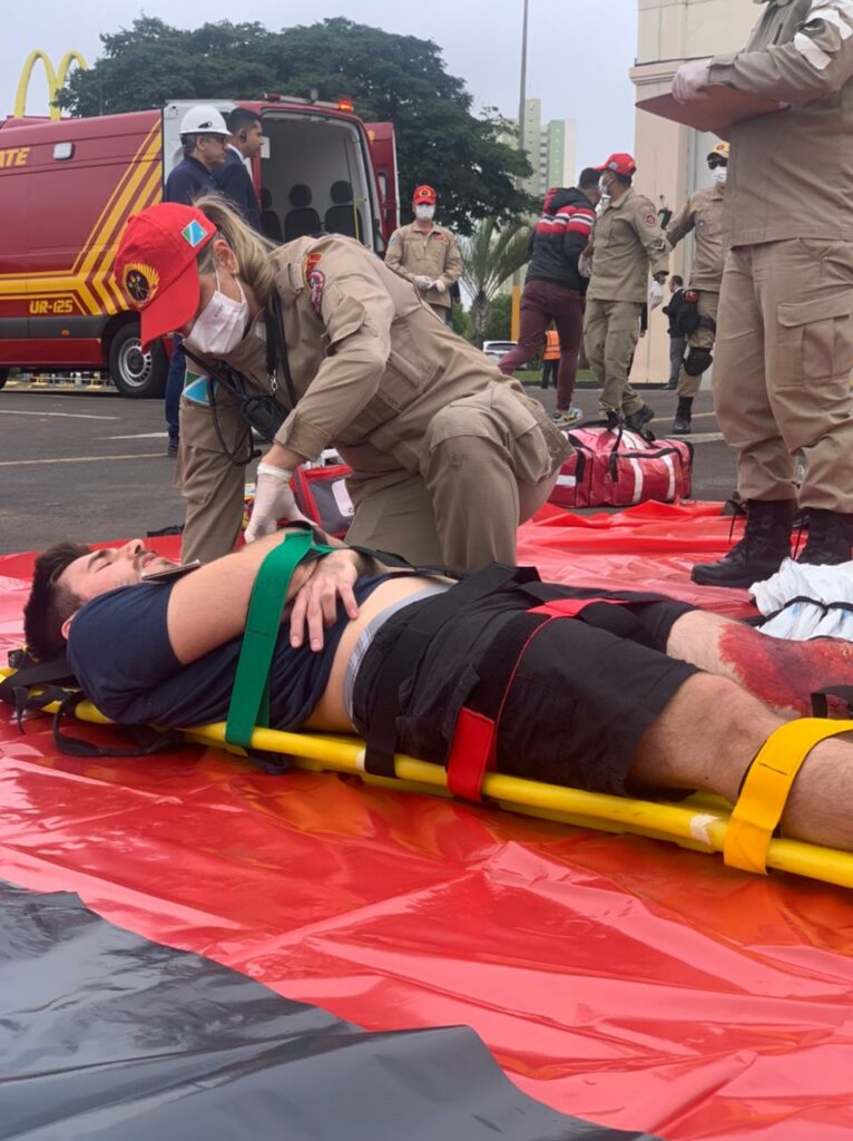 Shopping com Bombeiros faz simulação em preparo de equipes para situações de crise na Capital
