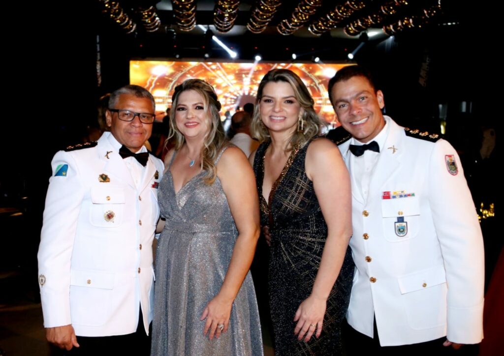 Baile da Espada reúne autoridades, militares e a sociedade para celebrar os 187 anos da PMMS Baile da Espada reúne autoridades, militares e a sociedade para celebrar os 187 anos da PMMS