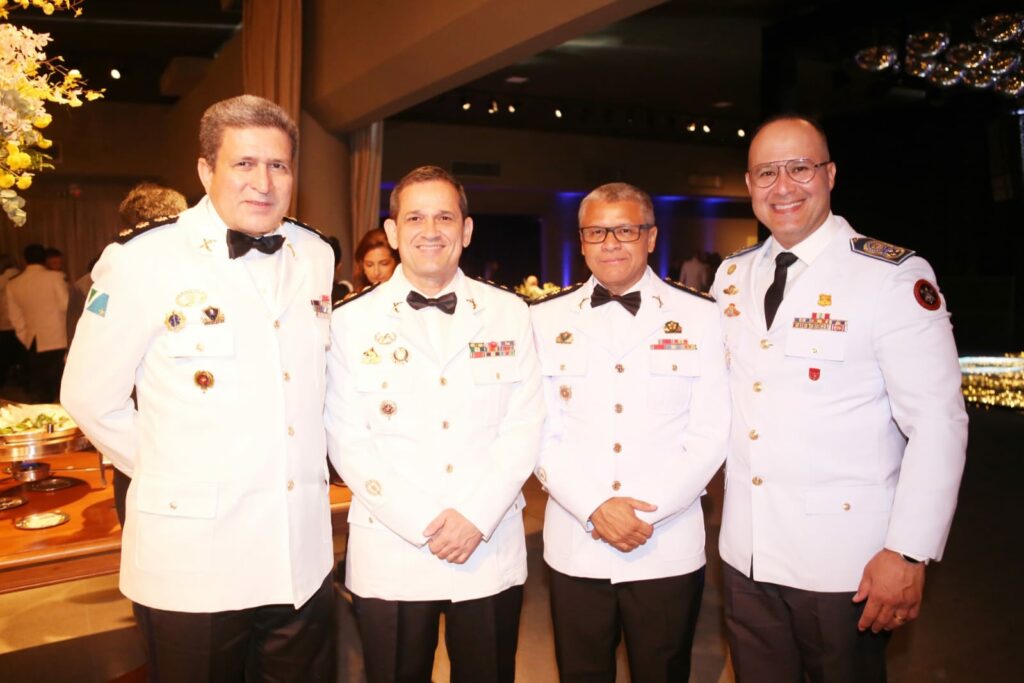 Baile da Espada reúne autoridades, militares e a sociedade para celebrar os 187 anos da PMMS Baile da Espada reúne autoridades, militares e a sociedade para celebrar os 187 anos da PMMS