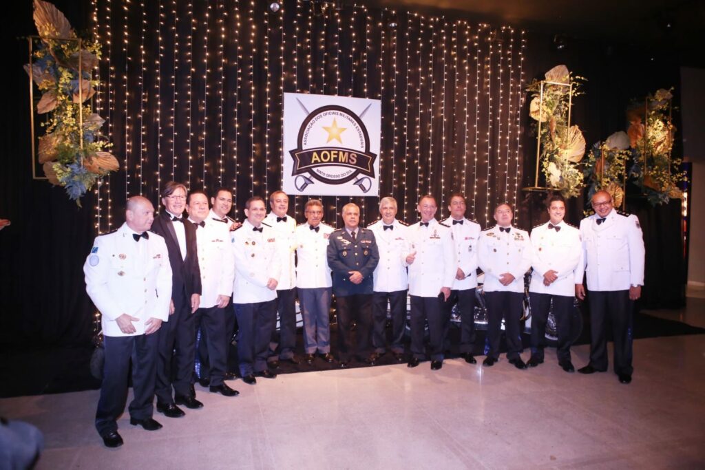 Baile da Espada reúne autoridades, militares e a sociedade para celebrar os 187 anos da PMMS Baile da Espada reúne autoridades, militares e a sociedade para celebrar os 187 anos da PMMS