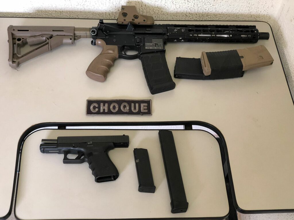 PM prende quatro em bairro da Capital com muita droga, armas e carro roubado PM prende quatro em bairro da Capital com muita droga, armas e carro roubado