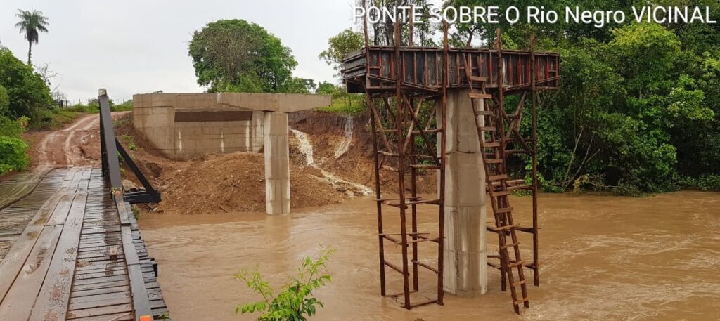 Governo alerta que chuvas intensas em MS prejudicam andamento em obras pelo Estado Governo alerta que chuvas intensas em MS prejudicam andamento em obras pelo Estado
