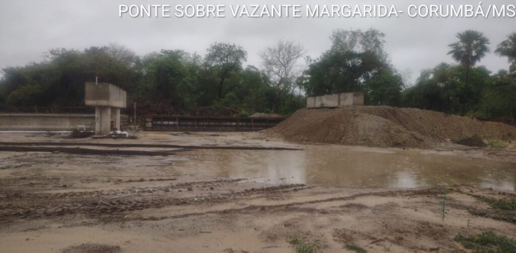 Governo alerta que chuvas intensas em MS prejudicam andamento em obras pelo Estado Governo alerta que chuvas intensas em MS prejudicam andamento em obras pelo Estado